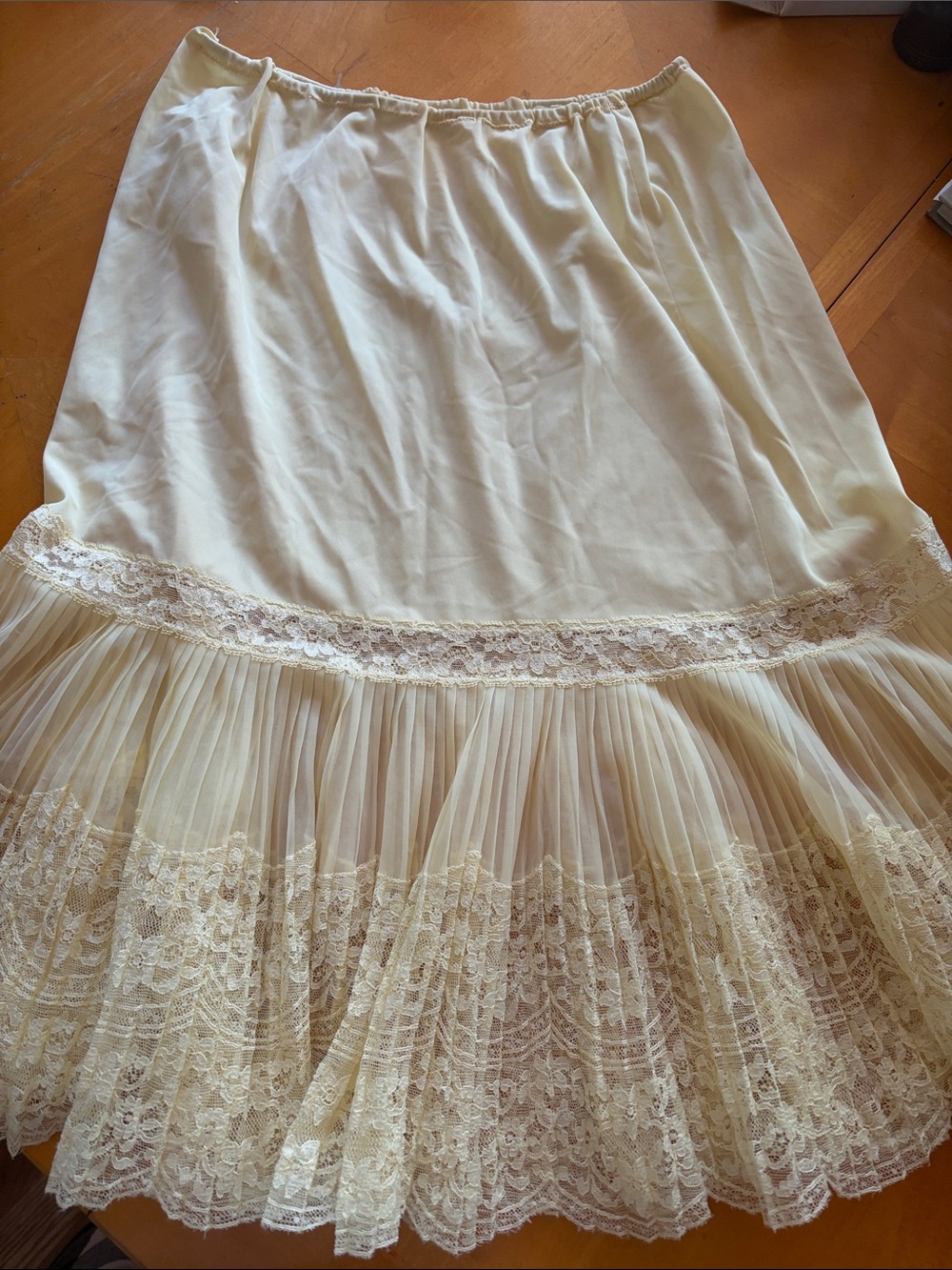 Vintage half  slip  Lace- pale yellow